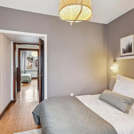 Apartment Dd Homes - Haus Im Gruenen - 7 Betten,3 Sz,terrasse,110 Qm Andernach