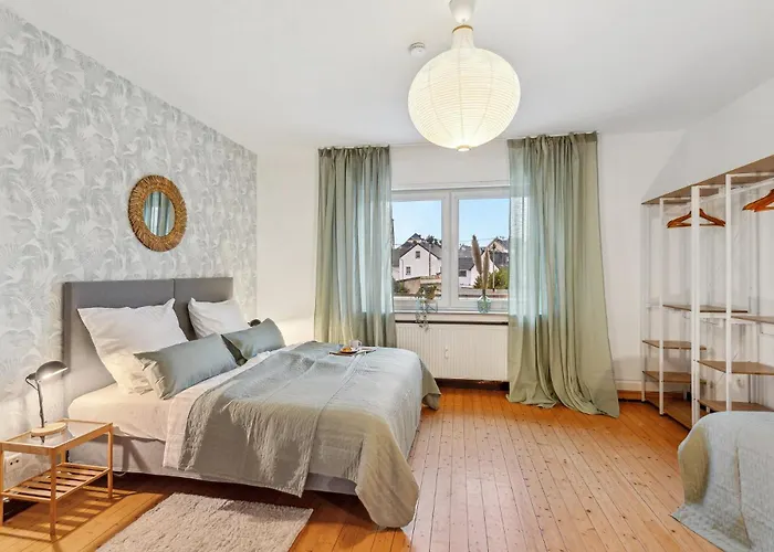 Apartamento Dd Homes - Haus Im Grünen - 7 Betten,3 Sz,terrasse,110 Qm Andernach